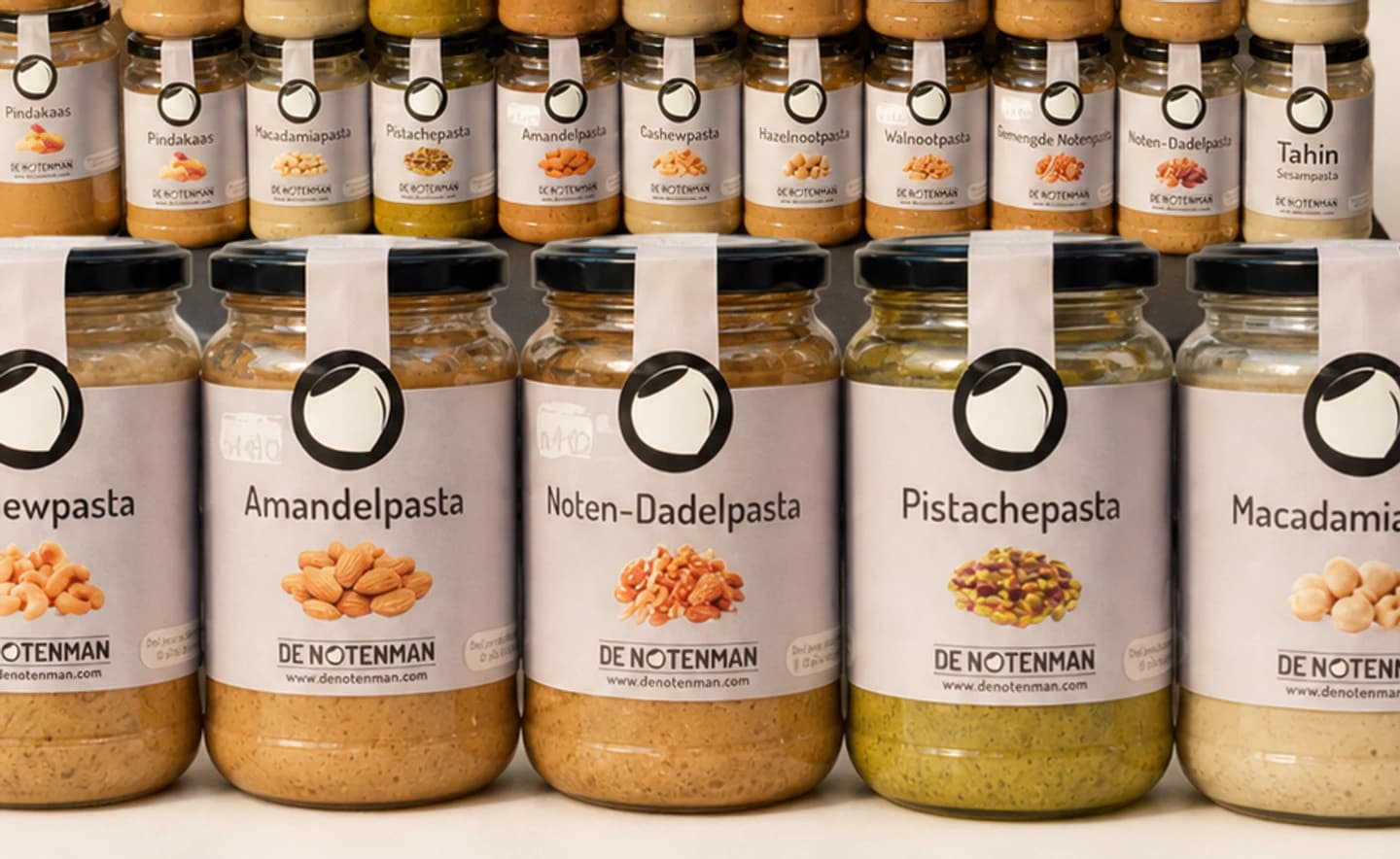 Close-up van notenpasta's van De Notenman